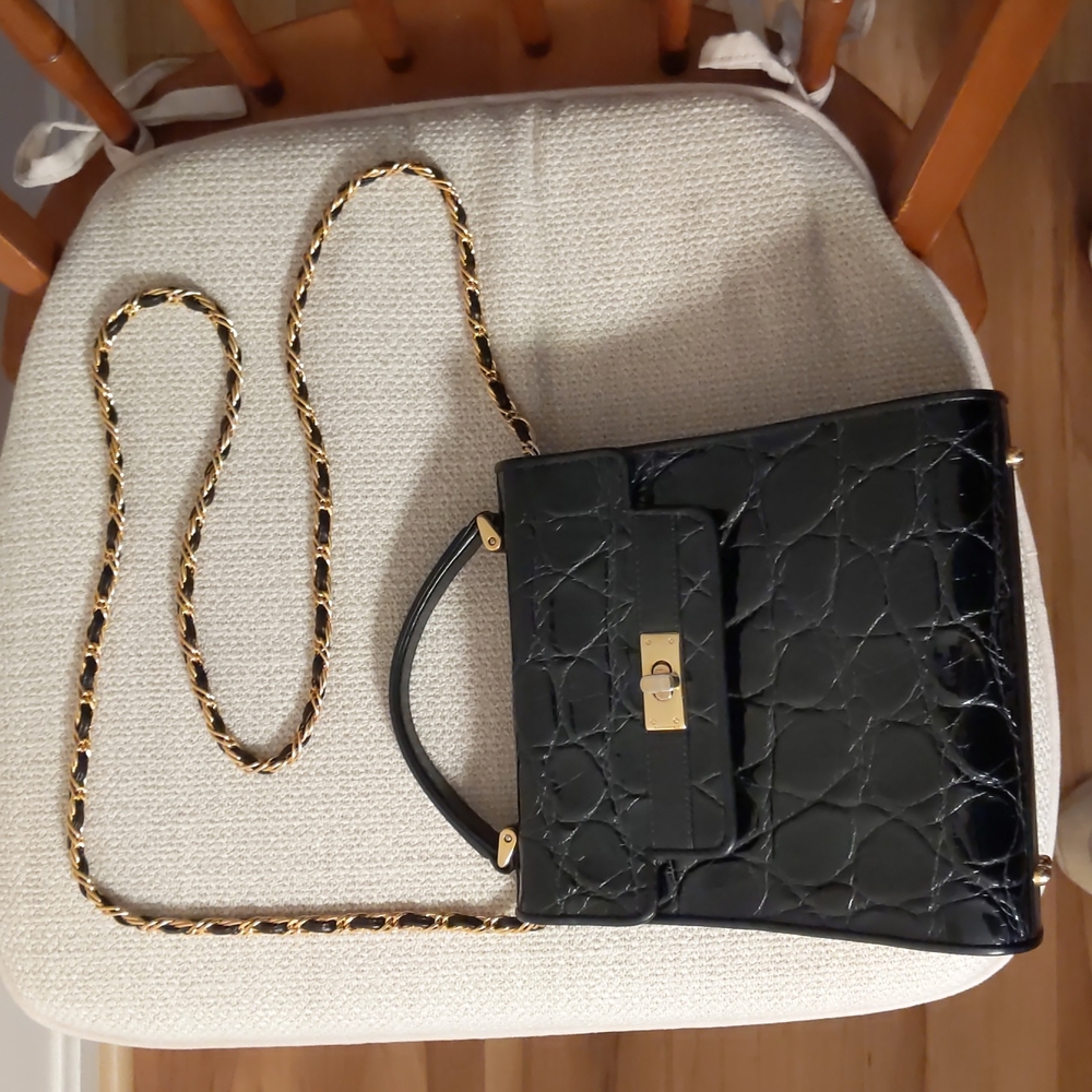 Kamarel New York: Leather, crocodile pattern trunk bag / purse
